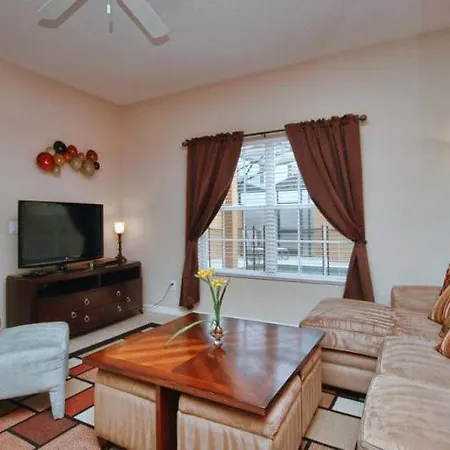 Beautiful 4 Bedroom Townhouse Located In Paradise Palms
